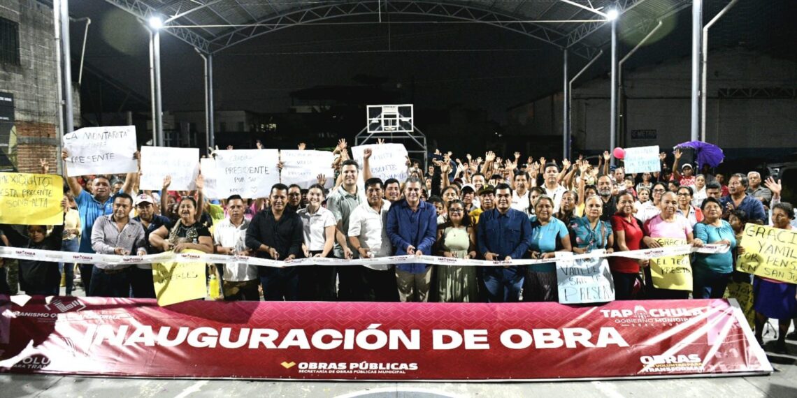 Habitantes de la colonia San Juan agradecen a Yamil Melgar por construcción de cancha techada