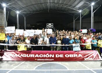 Habitantes de la colonia San Juan agradecen a Yamil Melgar por construcción de cancha techada