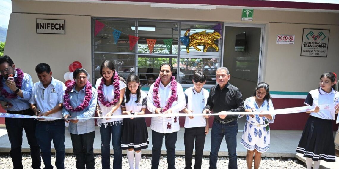 En Frontera Comalapa, Eduardo Ramírez impulsa autonomía económica de mujeres y mejora espacios educativos
