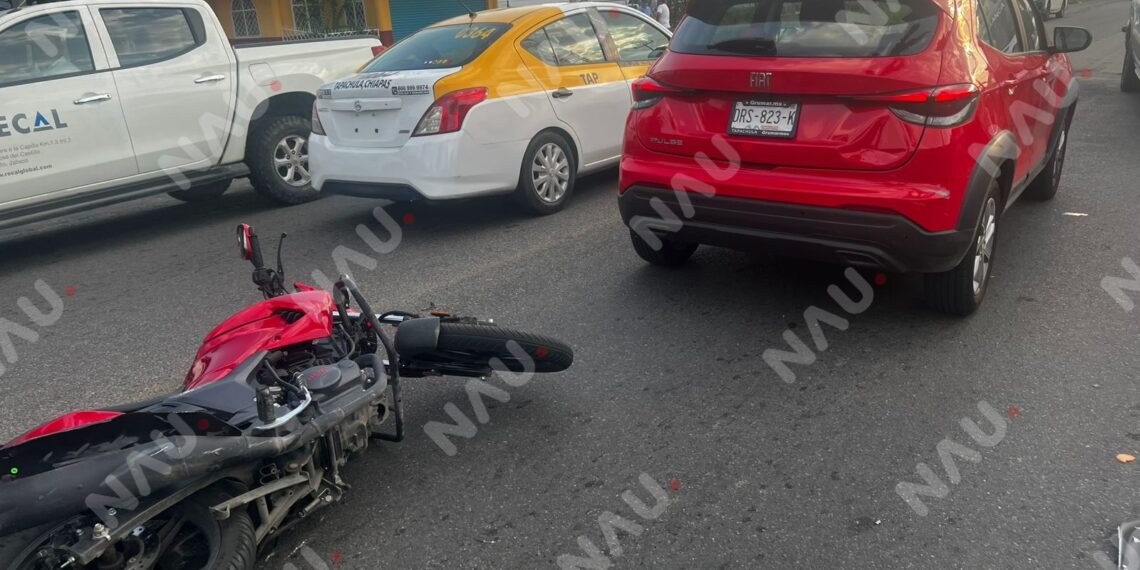 Motociclista sufre lesiones tras ser embestido por automóvil en el sur poniente de Tapachula