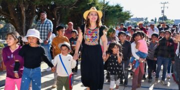 Fabiola Ricci celebra el Día de la Niñez con alegría y cercanía en comunidades y mercados de San Cristóbal