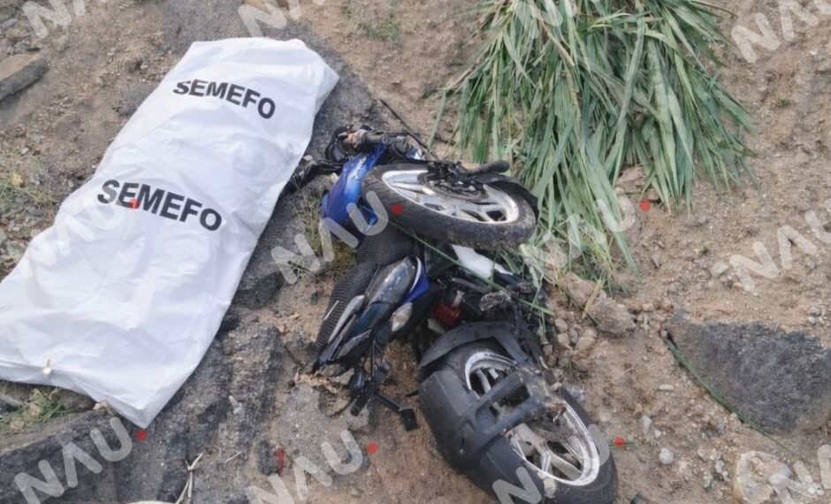 Hombre fallece tras caer con su motocicleta en obra inconclusa en Mapastepec