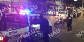 CONDUCTOR CHOCA CONTRA MOTOCICLETA, INTENTA HUIR Y TERMINA IMPACTANDO UN TAXI EN TAPACHULA