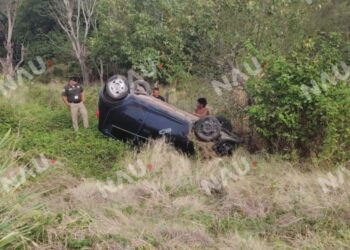 🚨 VOLCADURA SOBRE LA CARRETERA 200 DEJA VEHÍCULO ABANDONADO 🚨