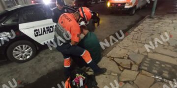 Asalto violento deja a un hombre herido en Tapachula Fue atacado con arma blanca por tres sujetos; paramédicos lo trasladaron de urgencia al hospital