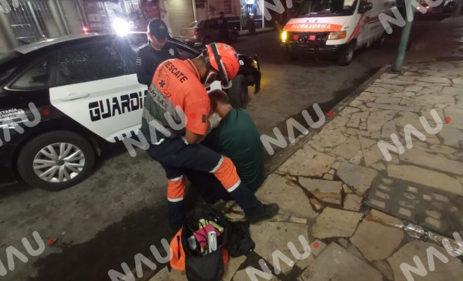 Asalto violento deja a un hombre herido en Tapachula Fue atacado con arma blanca por tres sujetos; paramédicos lo trasladaron de urgencia al hospital