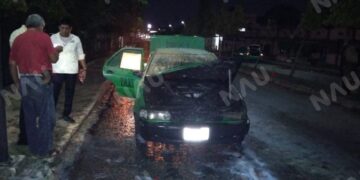 Taxi se incendia durante la madrugada en Mapastepec