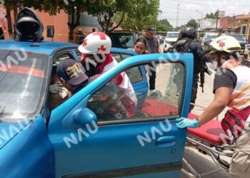 Ataque armado deja a un hombre gravemente herido en Tapachula. La víctima fue baleada a plena luz del día frente a una escuela primaria; autoridades acordonaron la zona y desplegaron un operativo de seguridad.