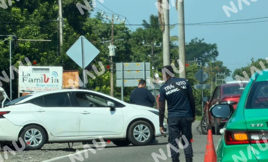 Choque por alcance en Tuxtla Chico deja daños materiales