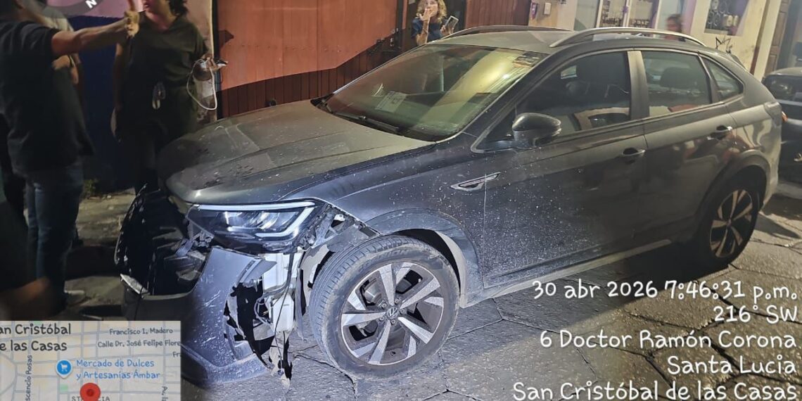 Se movilizan elementos de la Dirección de Tránsito Municipal tras aparatoso accidente múltiple en el barrio de Santa Lucía