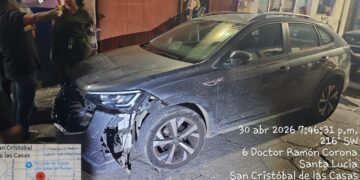 Se movilizan elementos de la Dirección de Tránsito Municipal tras aparatoso accidente múltiple en el barrio de Santa Lucía
