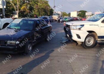 Accidente entre patrulla municipal y vehículo particular deja daños materiales en Tapachula