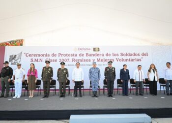 Eduardo Ramírez atestigua Ceremonia de Protesta de Bandera de Soldados del Servicio Militar Nacional