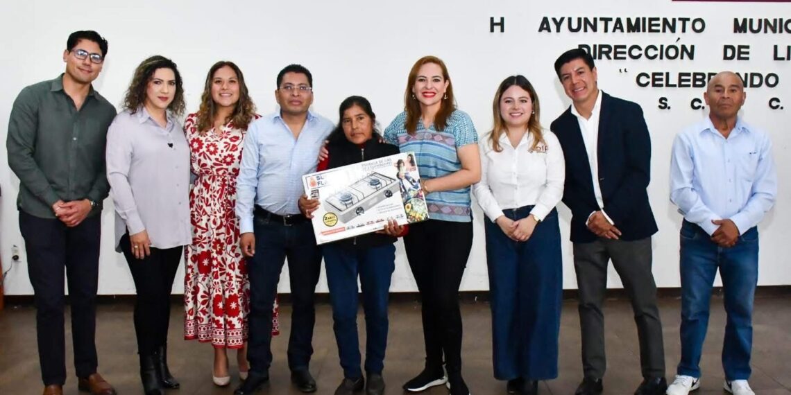 ✨En el marco del Día de las Madres, la presidenta Fabiola Ricci Diestel se reunió con las trabajadoras de la Dirección de Limpia Municipal para reconocer su invaluable labor.