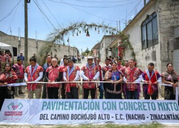 Eduardo Ramírez lleva infraestructura vial y educativa a comunidades de Zinacantán