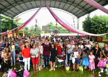 Yamil Melgar celebra con humanismo a las mamás de Tapachula