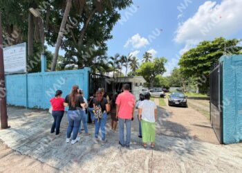 Padres logran acuerdos en la Preparatoria 2; no podrán obligarlos a pagar clausura