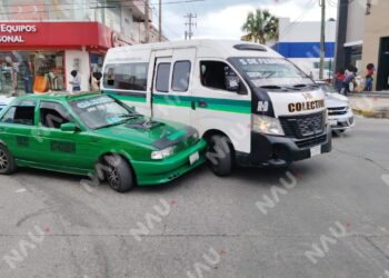 Choque entre taxi y Urban deja daños menores en Tapachula