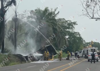 Colectivo choca contra tortón y deja varios lesionados en la ruta Tapachula – Puerto Madero