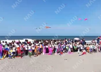 Vuela más de 100 barriletes en la playa El Gancho