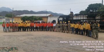 Combaten fuerte incendio forestal en Jiquipilas; fuego sigue activo en zona serrana
