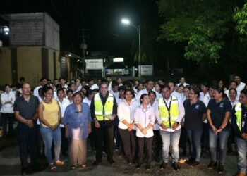 Alumbrado público fortalece la paz y seguridad de estudiantes en Tapachula: Yamil Melgar