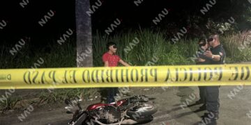 Motorista derrapa frente al COBACH 08 y deja abandonada la unidad en Tapachula