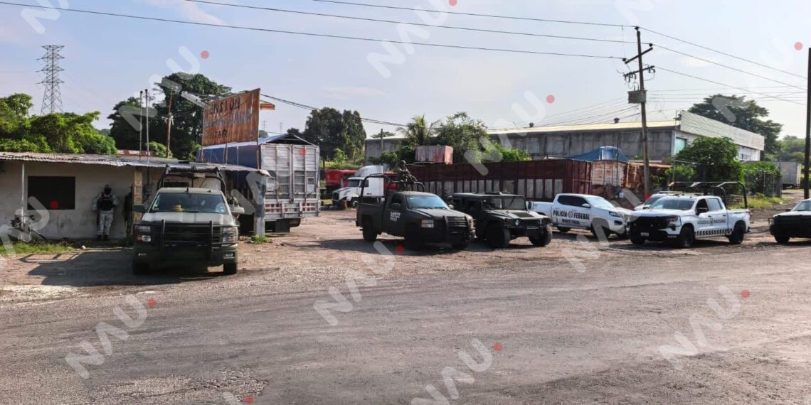 Aseguran arsenal y droga en pensión de tráileres de Tapachula durante operativo federal