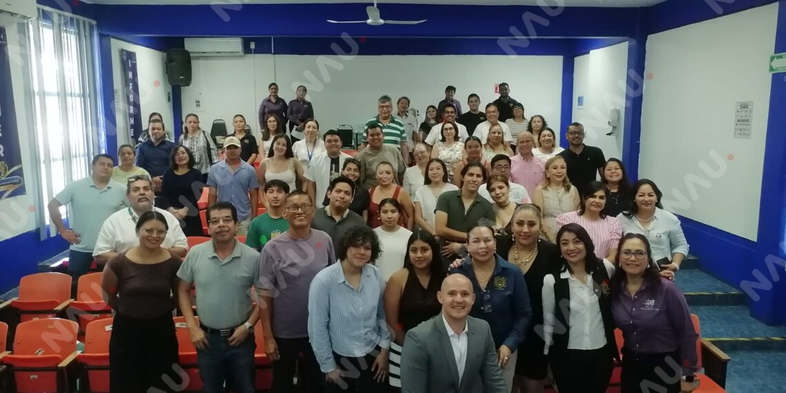 Master Coach del Arte de Presencia dicta conferencia en Tapachula
