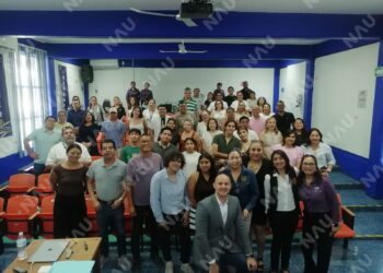 Master Coach del Arte de Presencia dicta conferencia en Tapachula