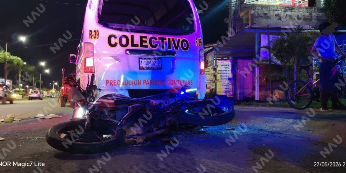 Motociclista resulta lesionado tras impactarse contra combi en la carretera Costera