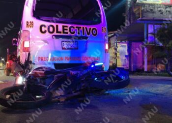 Motociclista resulta lesionado tras impactarse contra combi en la carretera Costera