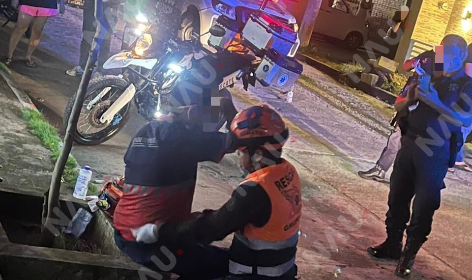 Conductor pierde el control y se impacta contra una vivienda en La Antorcha