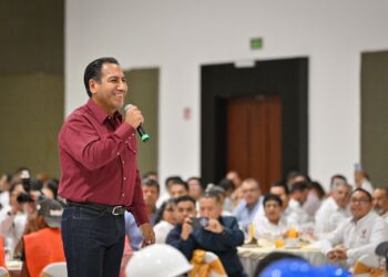 Eduardo Ramírez reconoce labor de quienes construyen escuelas en Chiapas