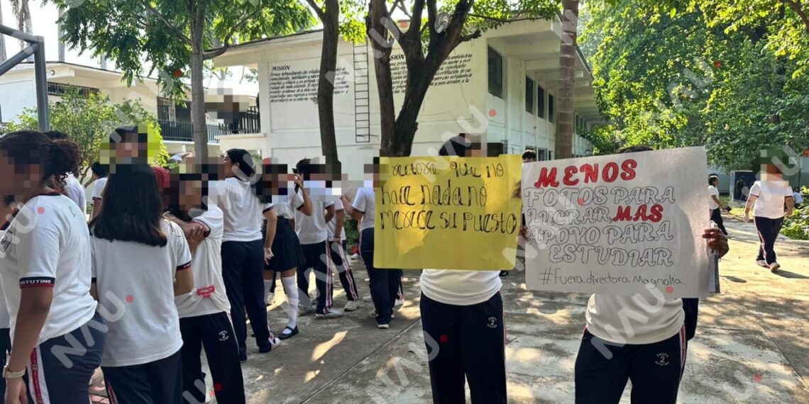 Continúan inconformidades en la Preparatoria 2 de Tapachula; Educación Estatal analiza situación de la directora
