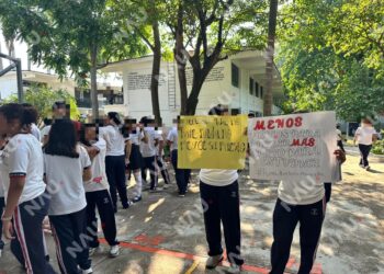 Continúan inconformidades en la Preparatoria 2 de Tapachula; Educación Estatal analiza situación de la directora