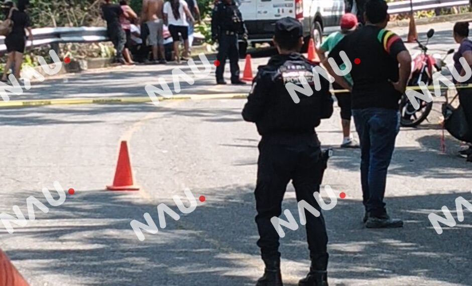 Volcadura en la zona alta de Tapachula deja dos personas sin vida