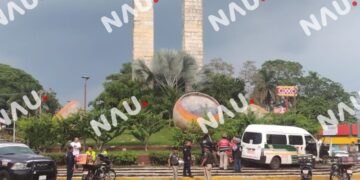 Tres lesionados deja choque entre camioneta y unidad de transporte público en Tapachula