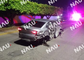 Conductor huye tras chocar y abandonar automóvil en Tapachula