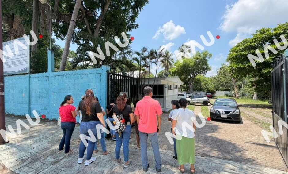 Padres de familia protestan en la Preparatoria 2 de Tapachula por cobro de 650 pesos