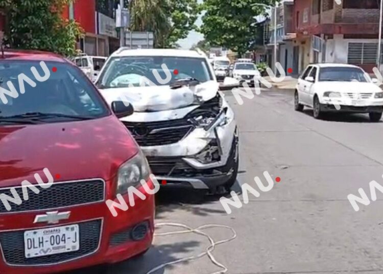 Choque múltiple deja daños materiales en Tapachula