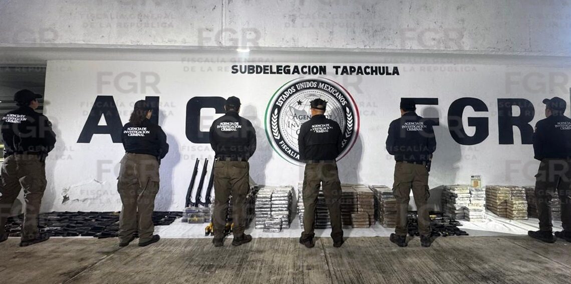 EN CATEO, FGR ASEGURA MÁS DE 600 PAQUETES DE NARCÓTICO, ARMAS Y CARGADORES EN TAPACHULA, CHIAPAS