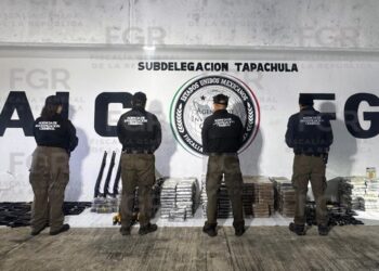 EN CATEO, FGR ASEGURA MÁS DE 600 PAQUETES DE NARCÓTICO, ARMAS Y CARGADORES EN TAPACHULA, CHIAPAS
