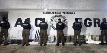 EN CATEO, FGR ASEGURA MÁS DE 600 PAQUETES DE NARCÓTICO, ARMAS Y CARGADORES EN TAPACHULA, CHIAPAS