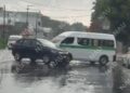 Choque entre colectivo y camioneta deja daños materiales en la carretera Tapachula–Puerto Madero