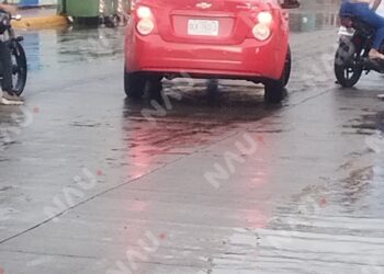 Automovilista huye tras provocar accidente; motociclista y acompañante resultan lesionados en Tapachula