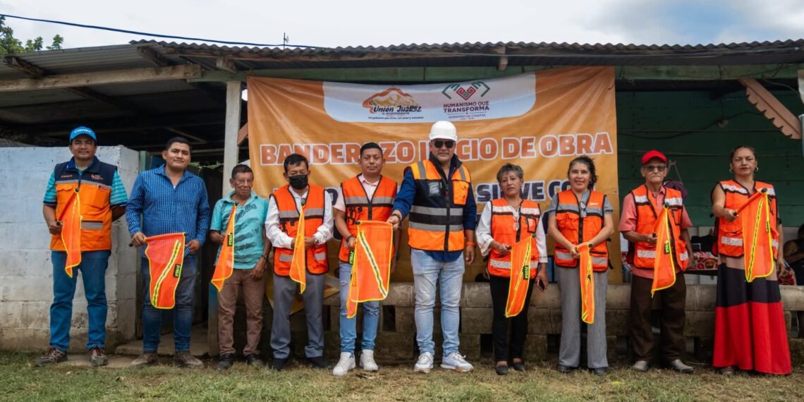 Fabián Barrios de León da banderazo de inicio de obra prioritaria en Santo Domingo