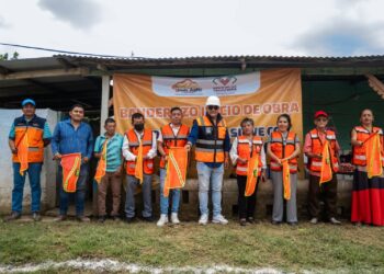 Fabián Barrios de León da banderazo de inicio de obra prioritaria en Santo Domingo