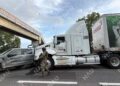 Choque entre tráiler de carga y vehículo de la Marina deja daños materiales en Mapastepec