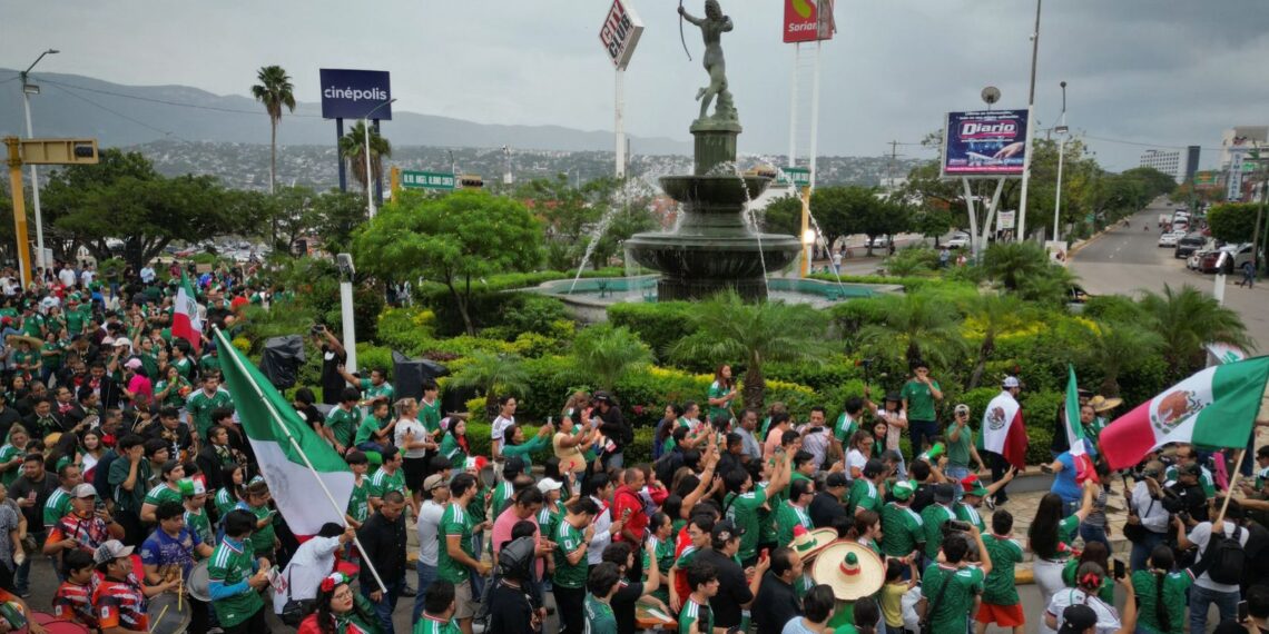 Festeja Eduardo Ramírez con afición chiapaneca el triunfo de México en el Mundial